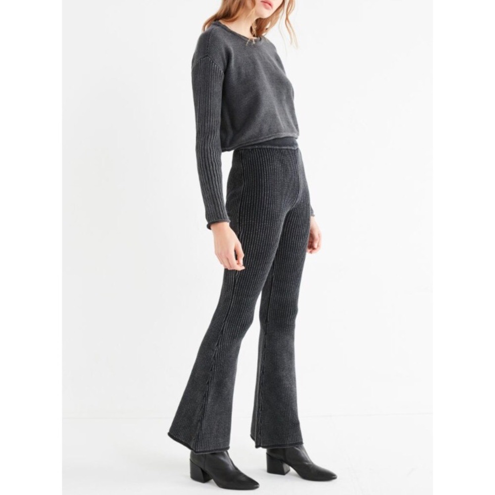 ♥️ISO Urban Outfitters Pants♥️